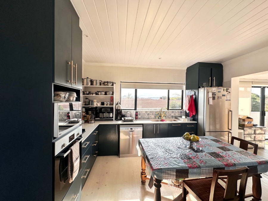 5 Bedroom Property for Sale in Fraaiuitsig Western Cape